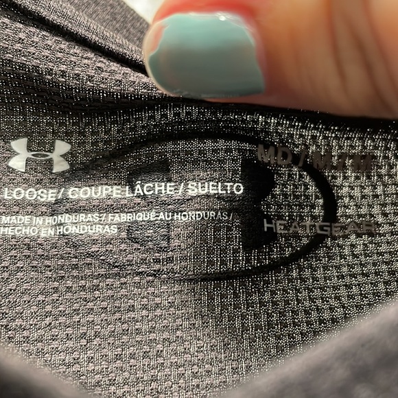 Women’s grayish-black under armor v neck - Picture 3 of 4